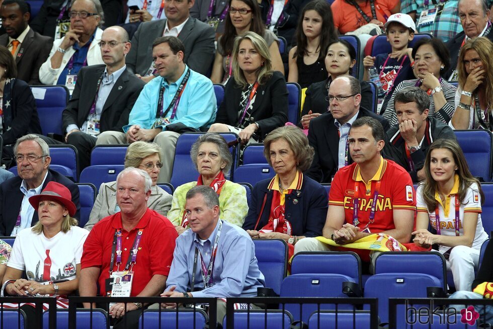 Constantino y Ana María de Grecia, Irene de Grecia, la Reina Sofía, los Reyes Felipe y Letizia, Alberto de Mónaco y Federico de Dinamarca en Londres 2012