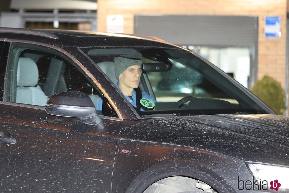 Christian Gálvez saliendo de casa de Patricia Pardo