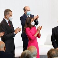 Antonio Resines recoge su medalla de las Bellas Artes 2022 de la mano de los Reyes Felipe y Letizia