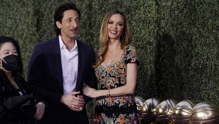 Adrien Brody y Georgina Chapman en la premier de 'Winning Time'