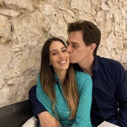 Almudena Cid y Christian Gálvez muy cariñosos