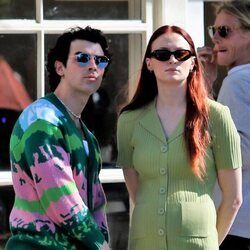 Joe Jonas y Sophie Turner por Los Angeles de paseo