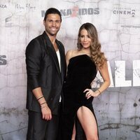 Luca Onestini y Cristina Porta en la premiere de 'Malnazidos'