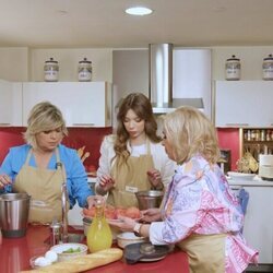 Terelu Campos, Alejandra Rubio y Carmen Borrego cocinando en 'Mi casa es la tuya'