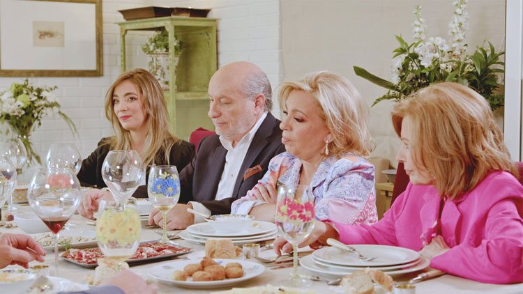 Carmen Borrego junto a su marido, José Carlos, su hija Carmen y María Teresa Campos