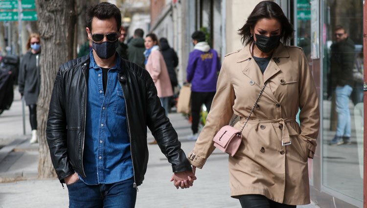 Christian Gálvez y Patricia Pardo paseando juntos