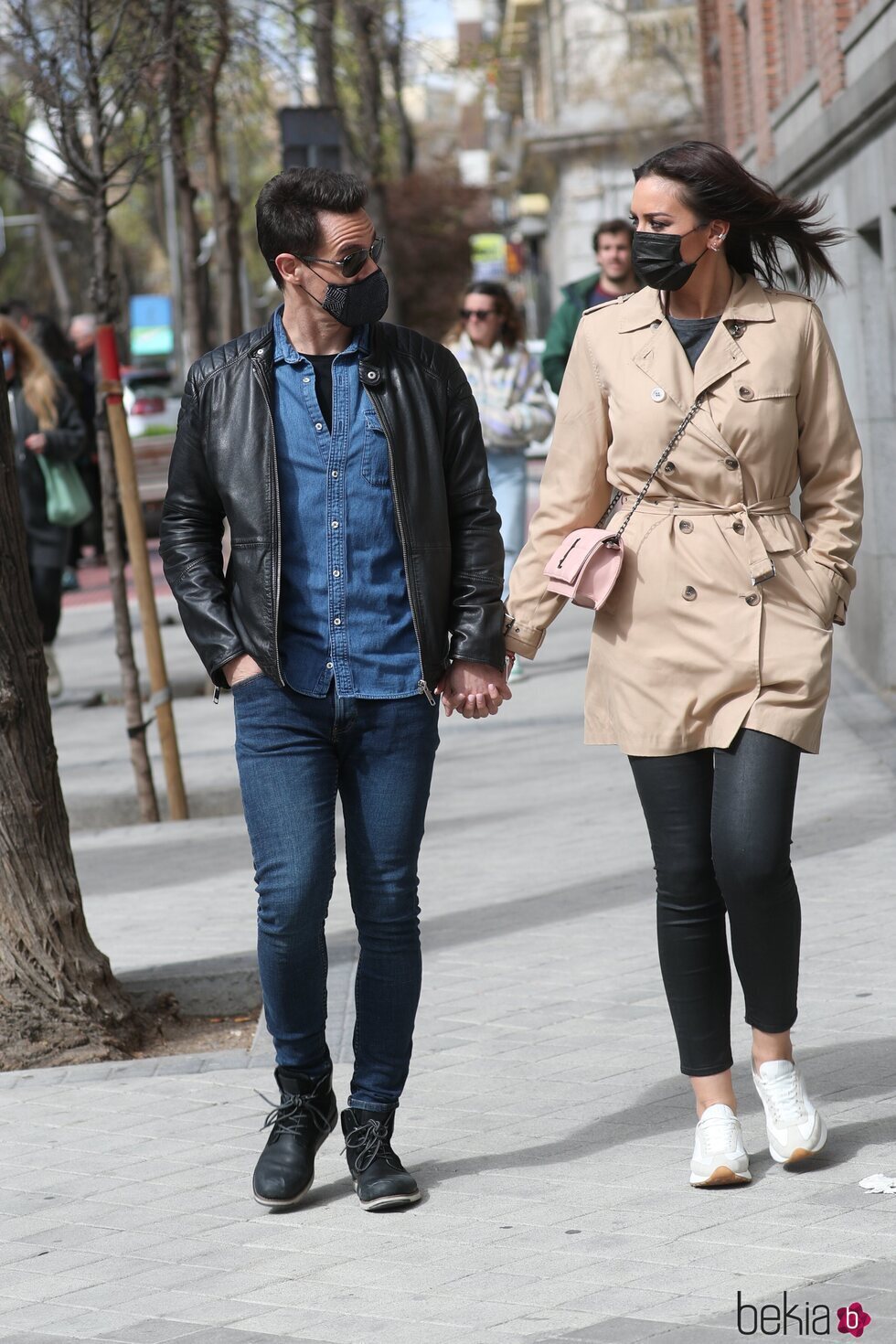 Christian Gálvez y Patricia Pardo, muy cómplices y cogidos de la mano