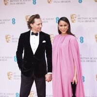 Tom Hiddleston y Zawe Ashton en los BAFTA 2022