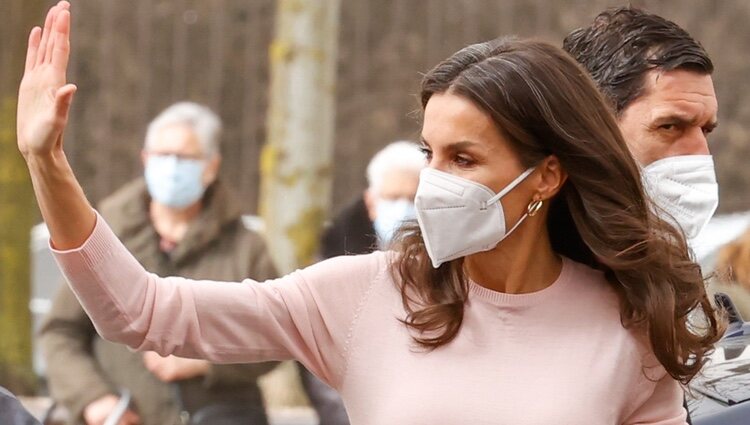 La Reina Letizia saludando en el acto del Día Mundial de las Enfermedades Raras en León