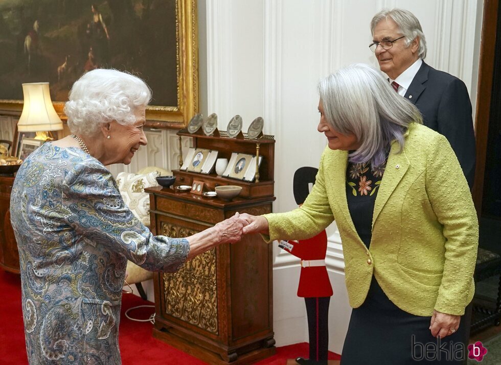 La Reina Isabel saludando a la Gobernadora de Canadá en Windsor Castle