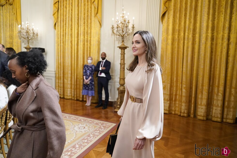 Angelina Jolie visita la Casa Blanca defendiendo la Ley de la Violencia contra la Mujer