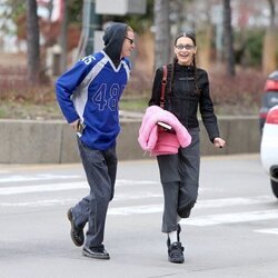 Bella Hadid y Marc Kalman dando un paseo por Nueva York