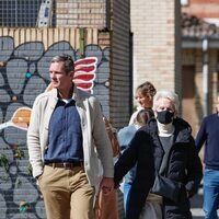 Iñaki Urdangarin y su madre Claire Liebaert cogidos de la mano en Zarautz