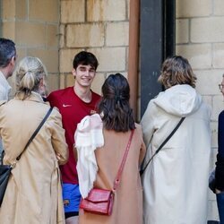 Pablo Urdangarin con su padre, su abuela, sus tíos y primas en Zarautz