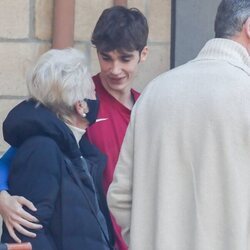 Pablo Urdangarin, muy cariñoso con su abuela Claire Liebaert en presencia de Iñaki Urdangarin en Zarautz