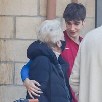 Pablo Urdangarin, muy cariñoso con su abuela Claire Liebaert en presencia de Iñaki Urdangarin en Zarautz