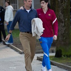 Iñaki Urdangarin y Pablo Urdangarin paseando por Zarautz