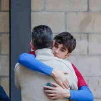 Iñaki Urdangarin y Pablo Urdangarin dándose un abrazo en Zarautz