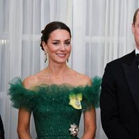 El Príncipe Guillermo y Kate Middleton en una cena en su honor en Jamaica