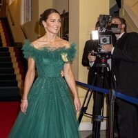 Kate Middleton con un vestido de Jenny Packham y joyas de la Reina Isabel en una cena en su honor en Jamaica