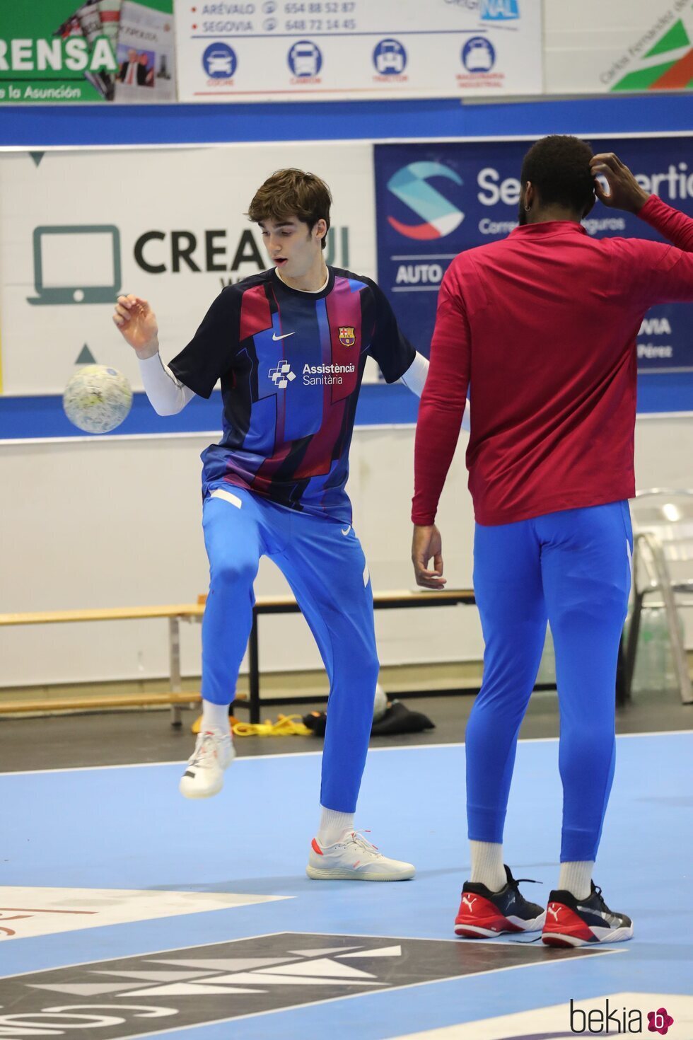 Pablo Urdangarin entrenando con el balón