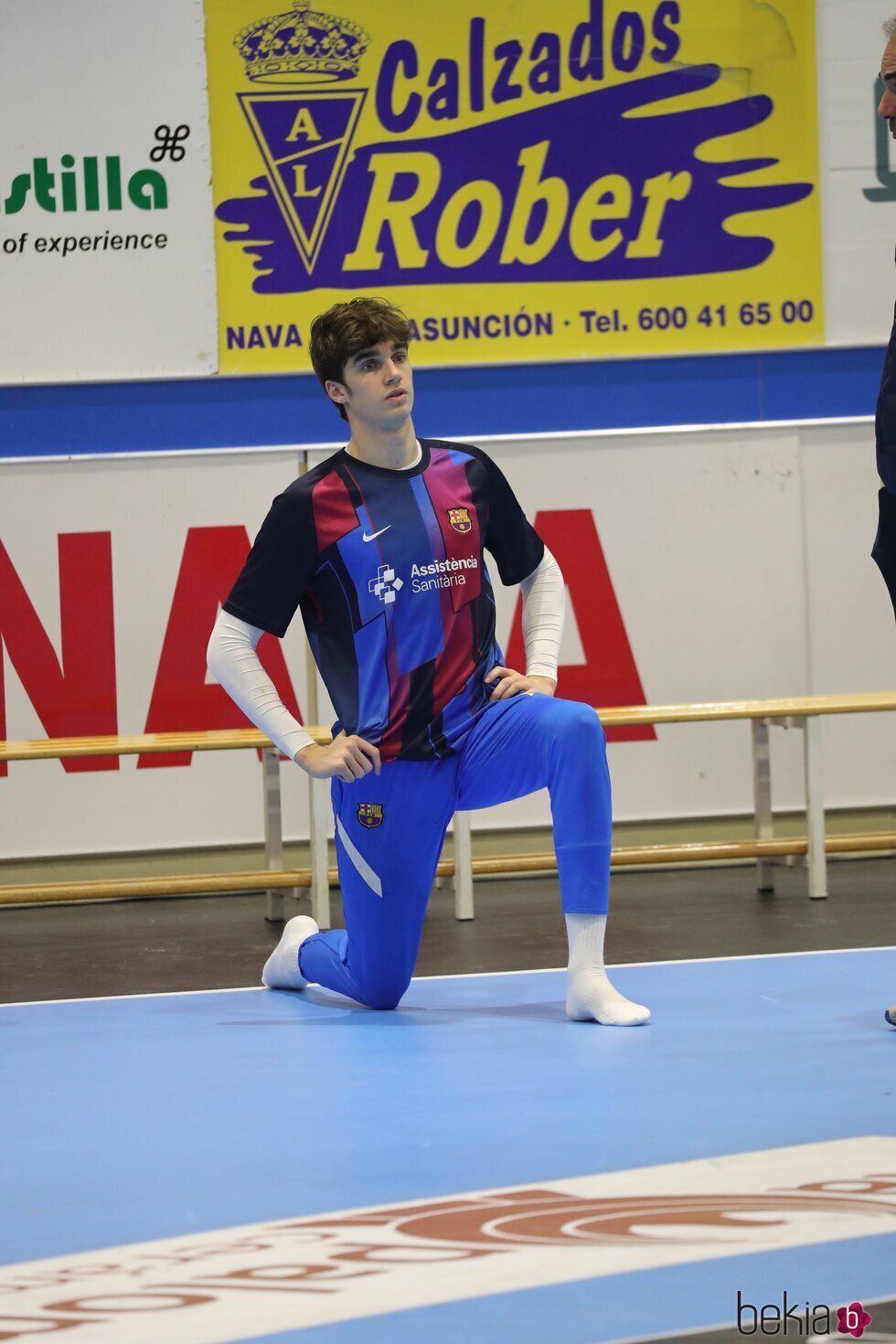 Pablo Urdangarin calentando en un partido de balonmano