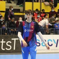 Pablo Urdangarin en un partido de balonmano entre el Balonmano Nava y el Barça B