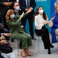 La Reina Letizia haciendo una coreografía en el acto de proclamación del Premio Princesa de Girona 2022 de Empresa