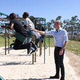 El Príncipe Guillermo en un hogar para niños en Bahamas