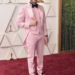 Sebastián Yatra en la alfombra roja de los Premios Oscar 2022