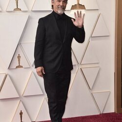 Josh Brolin en la alfombra roja de los Premios Oscar 2022