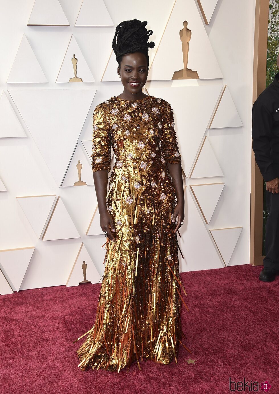 Lupita Nyong'o en la alfombra roja de los Premios Oscar 2022