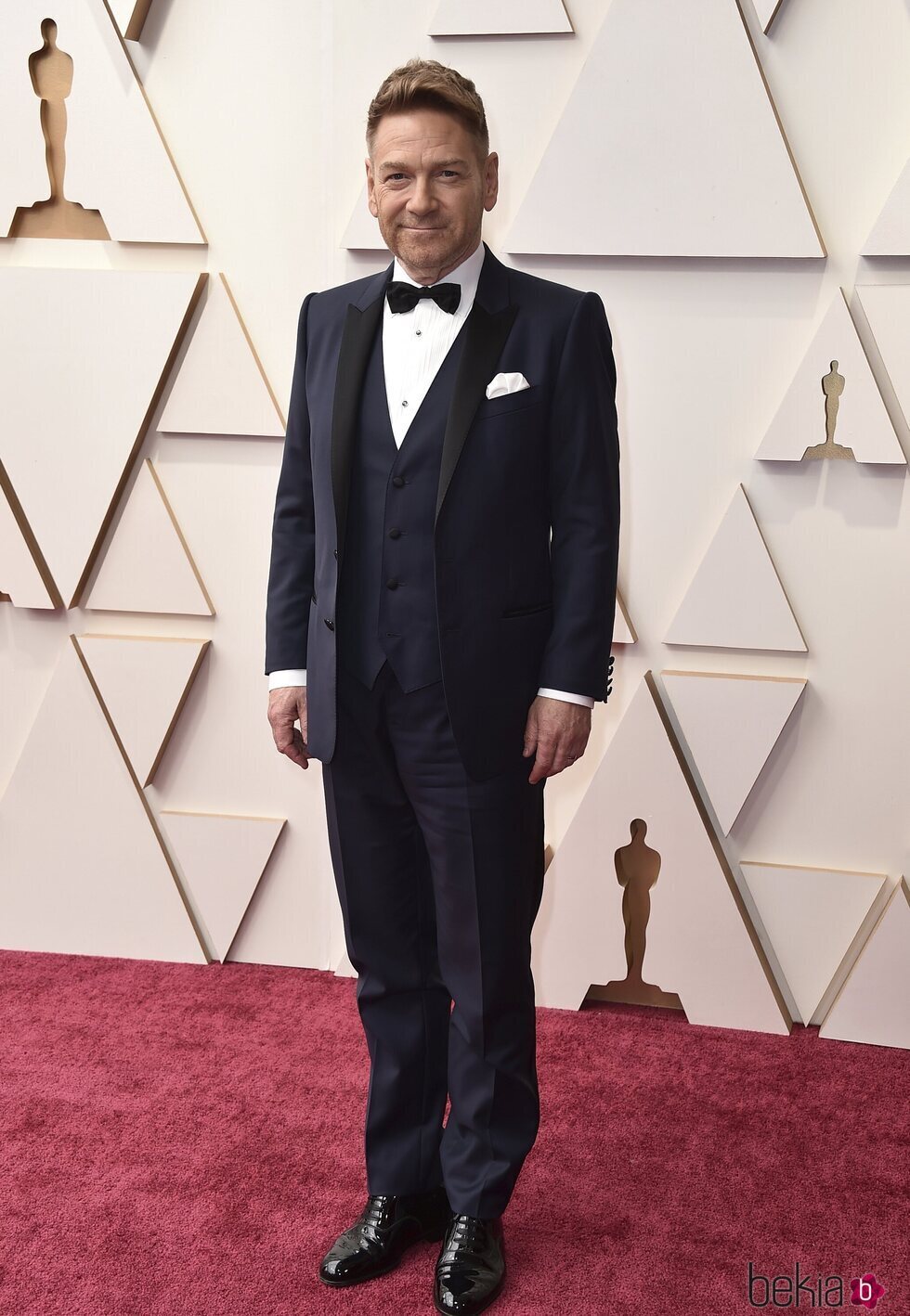 Kenneth Branagh en la alfombra roja de los Premios Oscar 2022