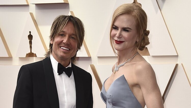 Keith Urban y Nicole Kidman en la alfombra roja de los Premios Oscar 2022