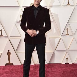 Andrew Garfield en la alfombra roja de los Premios Oscar 2022