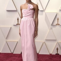 Zoe Kravitz en la alfombra roja de los Premios Oscar 2022