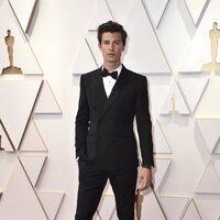 Shawn Mendes en la alfombra roja de los Premios Oscar 2022