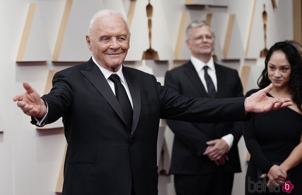 Anthony Hopkins en la alfombra roja de los Premios Oscar 2022