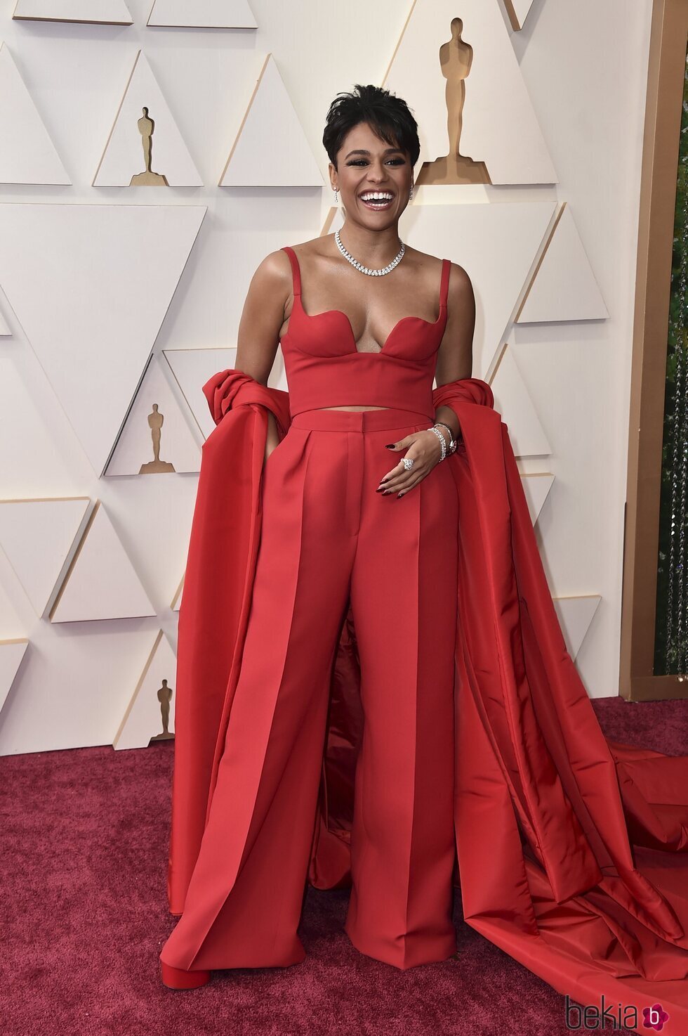 Ariana DeBose en la alfombra roja de los Premios Oscar 2022