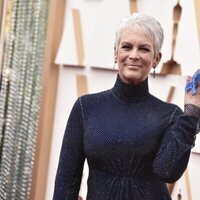 Jamie Lee Curtis muestra su apoyo a los refugiados de Ucrania la alfombra roja de los Premios Oscar 2022