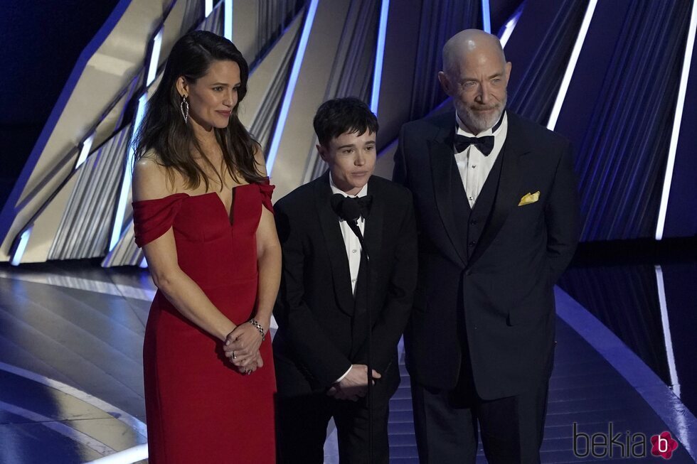 Jennifer Garner, J.K. Simmons y Elliot Page en los Premios Oscar 2022