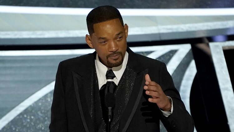 Will Smith llorando tras recibir un premio en los Oscar 2022