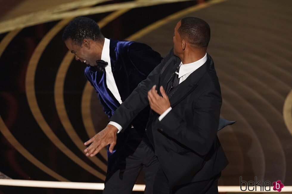 Will Smith abofoteando a Chris Rock en los Premios Oscar 2022