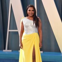 Mindy Kaling en la fiesta de Vanity Fair tras los Premios Oscar 2022