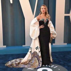 Rita Ora en la fiesta de Vanity Fair tras los Premios Oscar 2022