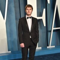 Evan Peters en la fiesta de Vanity Fair tras los Premios Oscar 2022