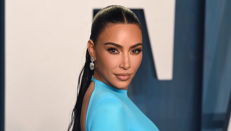 Kim Kardashian en la alfombra roja de la fiesta de Vanity Fair tras los Premios Oscar 2022