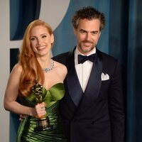 Jessica Chastain y Gian Luca Passi en la fiesta de Vanity Fair tras los Premios Oscar 2022