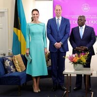 El Príncipe Guillermo y Kate Middleton con el Primer Ministro de Las Bahamas y su esposa en su encuentro