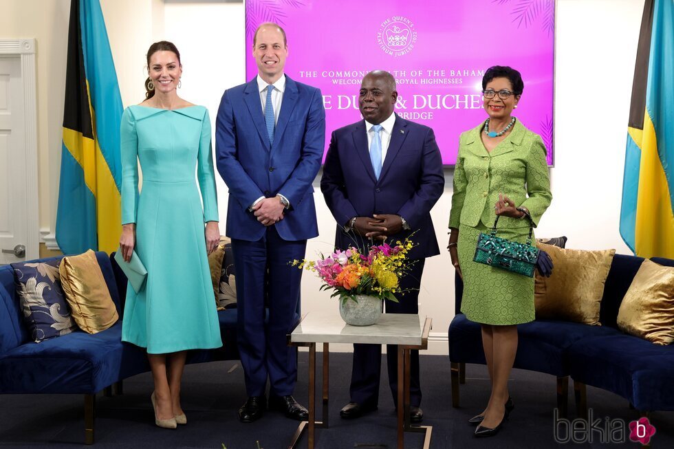 El Príncipe Guillermo y Kate Middleton con el Primer Ministro de Las Bahamas y su esposa en su encuentro